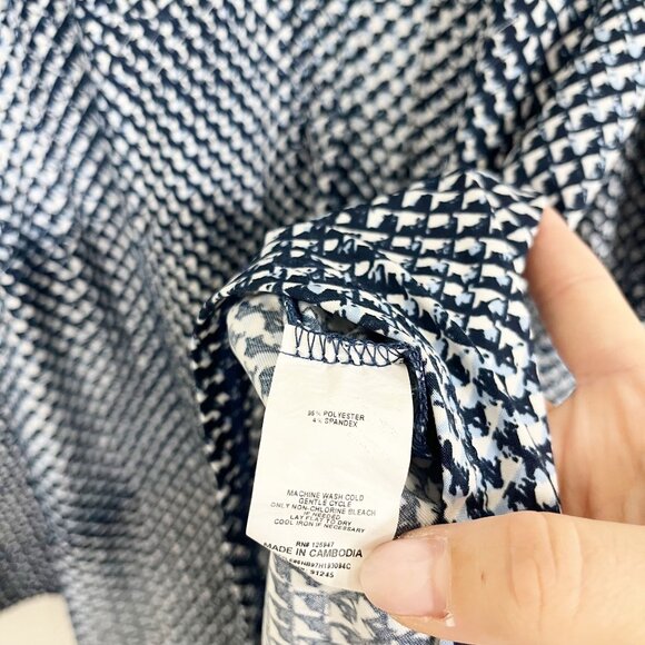 Cocomo Woman Navy Blue & White Geometric Print Jersey Knit Blouse Size 1X - Picture 5 of 7
